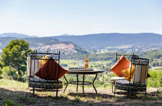 Lodges Park Castellet Provence - Sea and vineyards