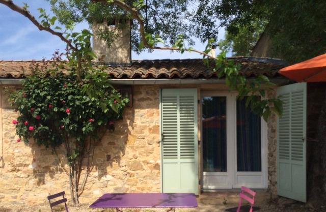Lodging "CYPRES" 4 pers the vineyards of Provence