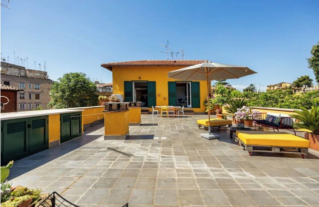 Loft Garbatella-terrace with breathtaking views,equipped kitchen and fast WiFi