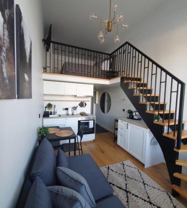 Loft Style Studio Apartment- Free Parking- Free Gym- Keyless Access