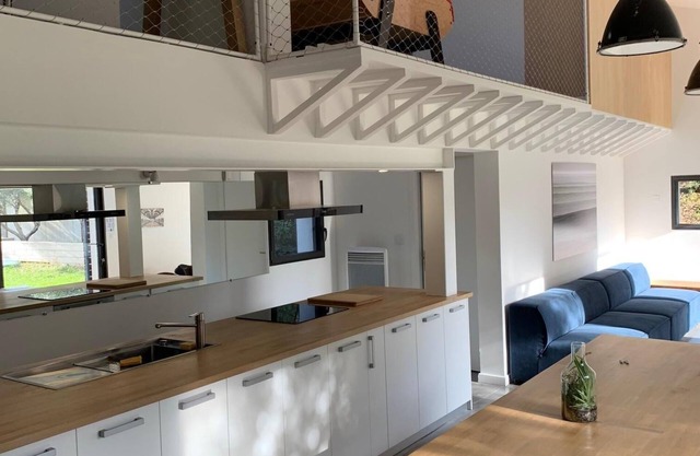 Loft with peaceful pool, close to nature 10 minutes from Montpellier