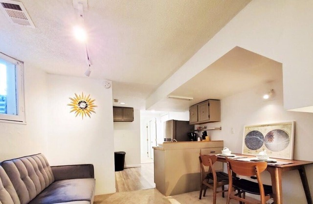 Loftium | Cute Suite In City Park with a Chic Full Kitchen