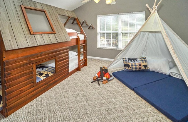 Log Bunk Bed, Playhouse, & TeePee-Willow Trace Retreat 5mi to Dollywood
