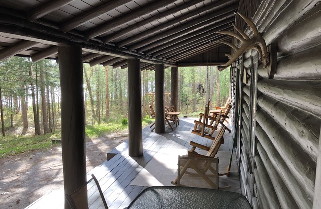 Log Cabin-Very Private-Over 300-Feet Waterfront