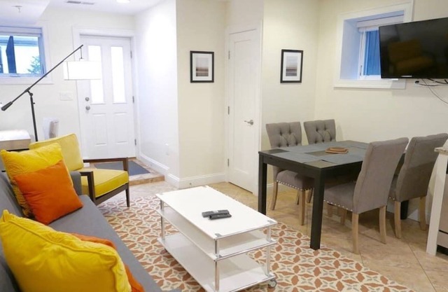 Logan Circle Luxury w/ Parking Pass!