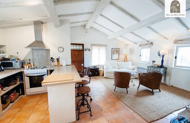 Loge du Chauffeur, Luxurious Olive Farm Apartment with beautiful interior design