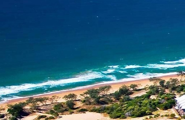 Loka Santi 10 - Three-Bedroom Beachfront Unit