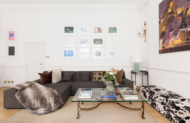 London Central - a stylish apartment accommodating up to 7 people in Mayfair.