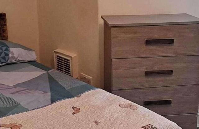 London House - Sleeps 3 , Pets Ok & Central Links