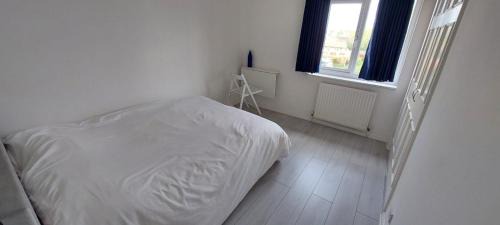 London Travellers Room - Romford, Hornchurch, Gidea Park to Heathrow via Elizabeth line