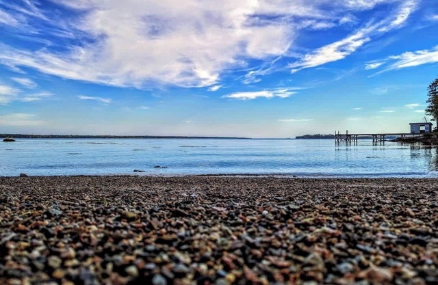 Lone Pine Oceanfront Cottage