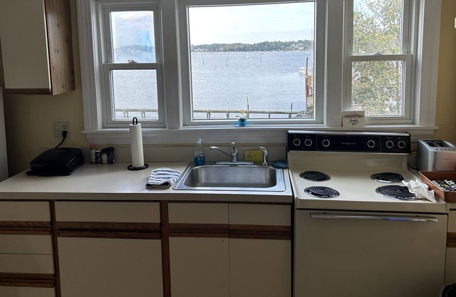 Long TermFully Furnished, Private Waterfront Penthouse w/Free Parking on/off St.