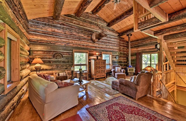 Longhorn Ranch Cabin w/Hot Tub, Large Deck and Stunning Views!