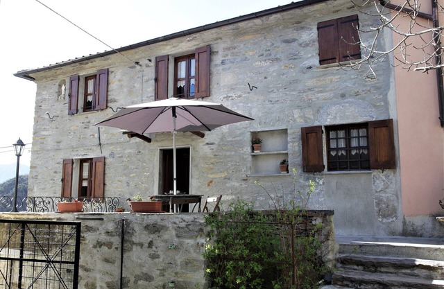 Looking for a dip into the past?Here is the typical country house that can give you that!