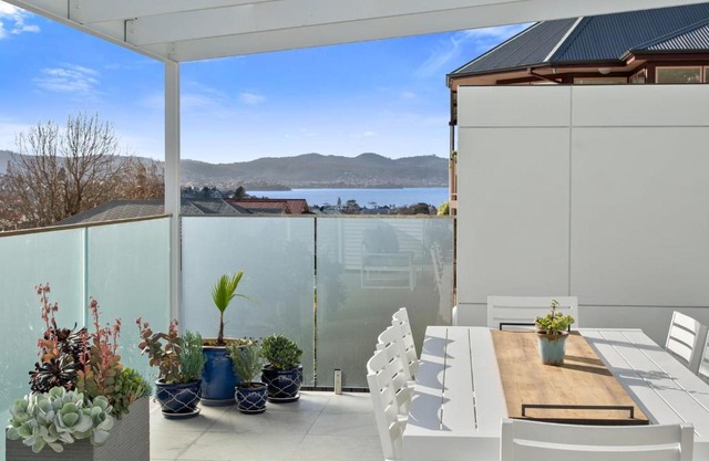 Lord Street Villa - Spacious Comfort & River Views