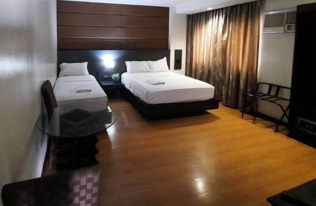 Lorenzzo Suites Hotel