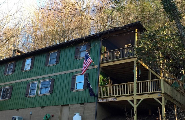 Lots of Luxuries in the Heart of Montreat - Gourmet kitchen, HVAC, WIFI, Gas FP
