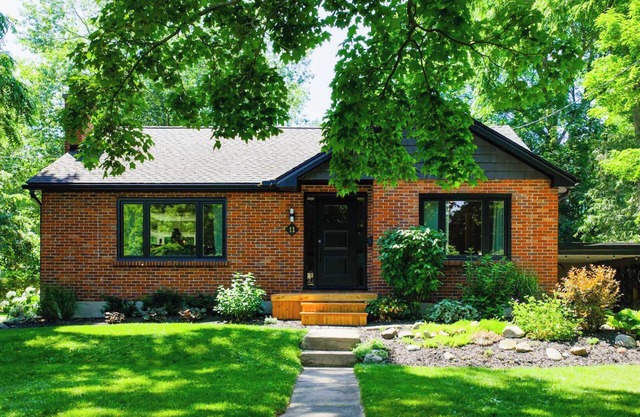 Louisa Landing - Beautiful Fenced Yard!