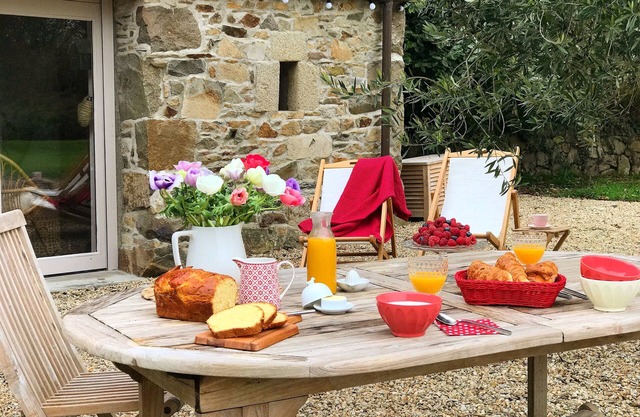 Louison's house, cozy cottage on the pink granite coast