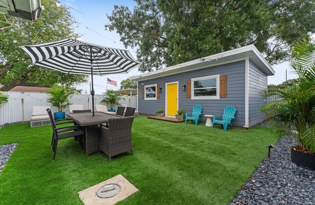 Lounge Getaway – Minutes from Buccaneers Stadium, Airport & Entertainmentn