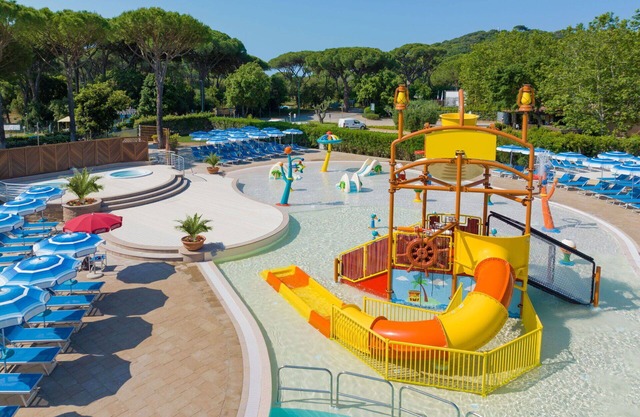 Lovely apartment in villa for 5 people with A/C, pool, WIFI, TV and patio
