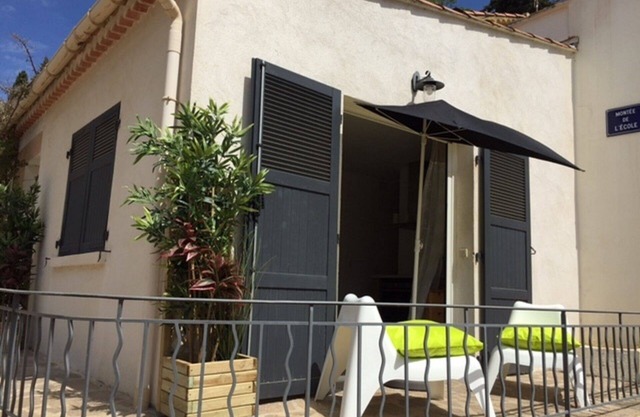 Lovely, 1 Bedroom Apartment; just a short walk to sea and gorgeous sandy Beach