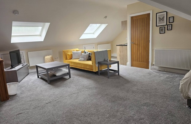 Lovely 1-Bed Loft in Newport