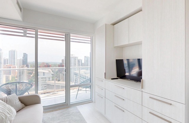 Lovely 1BR Yonge & Wellesley | Pets OK | TMU UofT