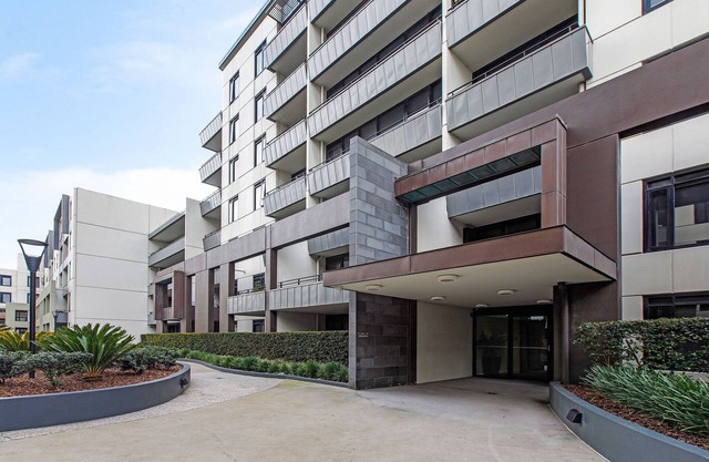 Lovely 2 BDR Parking Pool Gym Near Beach