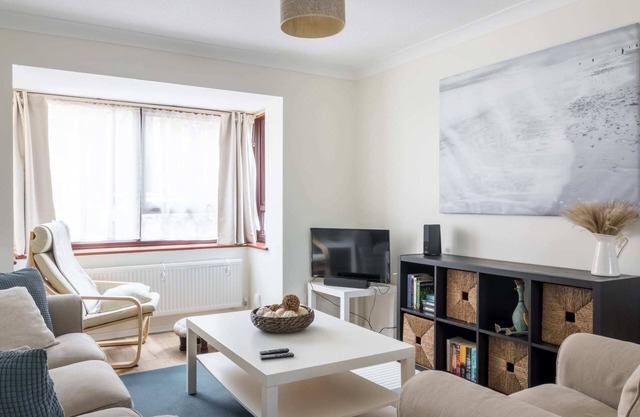 Lovely 2-bed flat *10 Minute Walk to City*