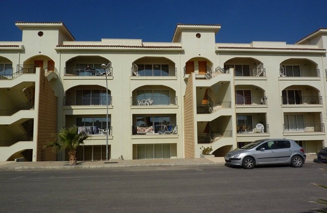 Lovely 2 bedroom apartment opposite restaurant and pool, Hilltop, Bogaz