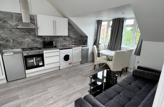 Lovely 2 Bedroom Apartment with Roof Terrace