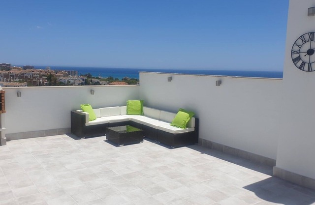 Lovely 3 bedroom Benalmadena Penthouse + solarium