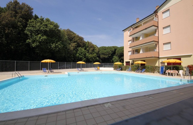 Lovely 3 room flat in Rosolina with shared pool