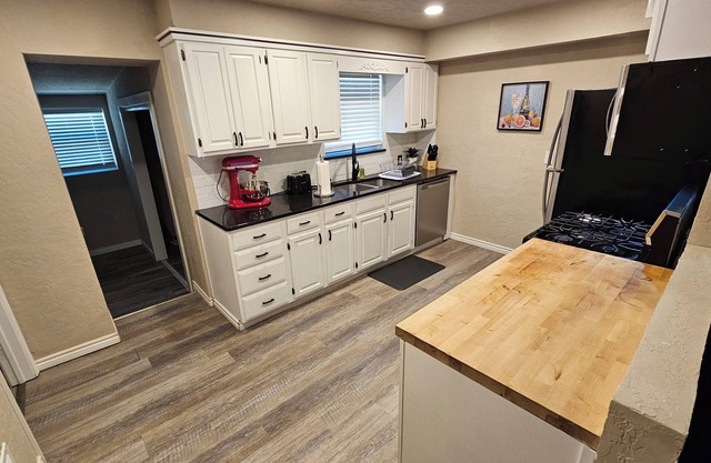 Lovely 4-bedroom house in Lawton with WiFi, AC