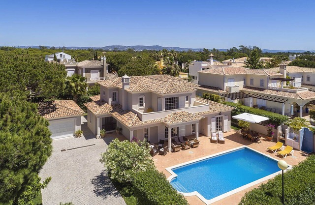 Lovely 4 bedroom Villa with Private Pool (heatable) in Varandas do Lago