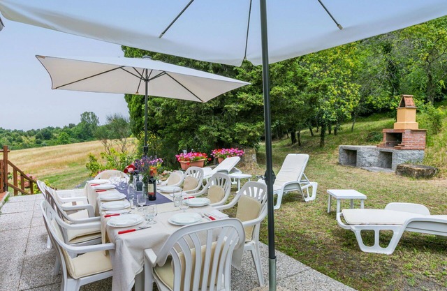 Lovely apartment for 10 people with WIFI, pool, TV, terrace, pets allowed and panoramic view