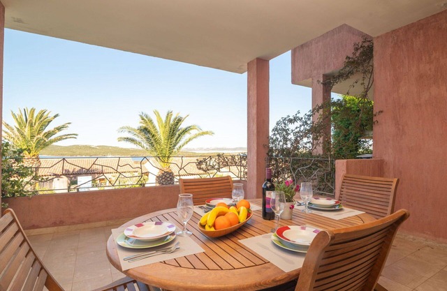 Lovely apartment for 4 people with WIFI, pool, A/C, terrace and pets allowed