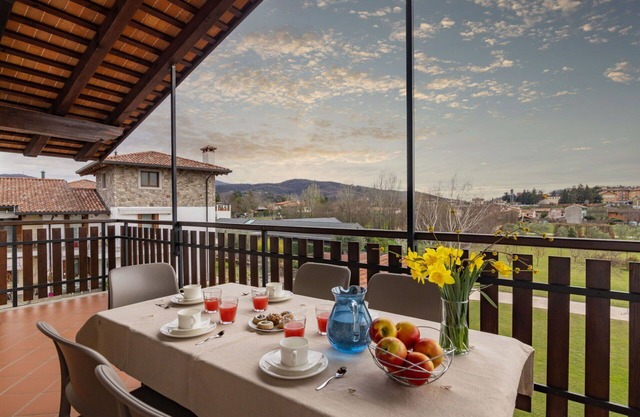 Lovely apartment for 5 guests with WIFI, A/C, TV, balcony and parking