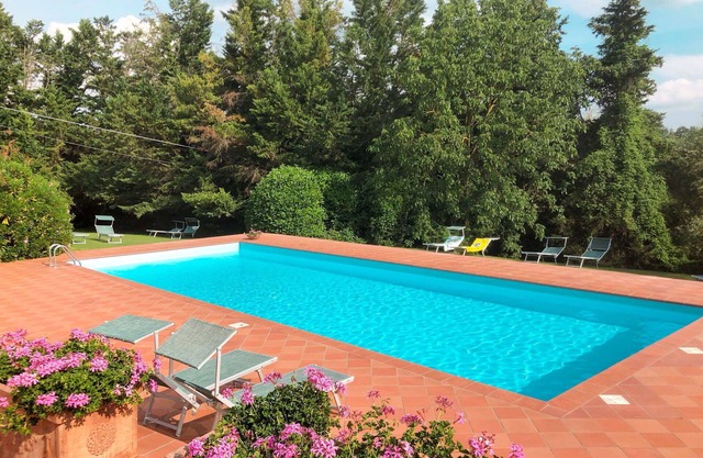 Lovely apartment in villa for 2 guests with WIFI, pool, TV and patio