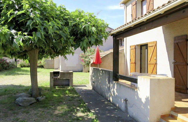 Lovely apartment for 4 guests with WIFI, TV, terrace, pets allowed and parking