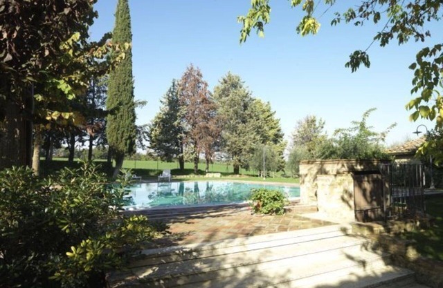 Lovely apartment in villa for 4 guests with pool, TV, patio and pets allowed