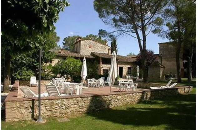 Lovely apartment in villa for 4 people with pool, TV, patio and pets allowed