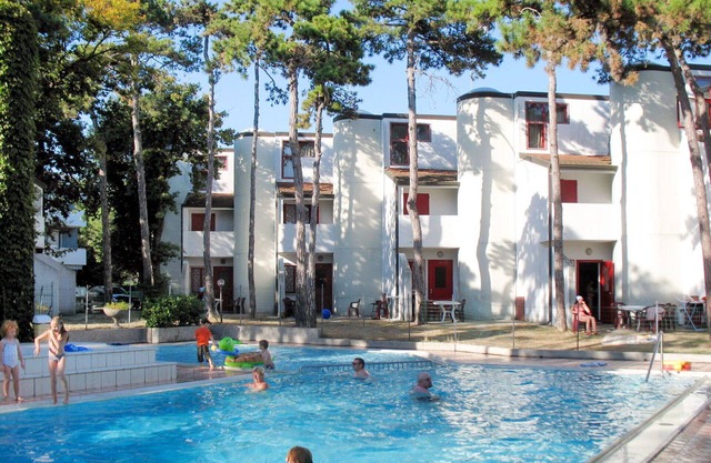 Lovely apartment in villa for 8 people with A/C, WIFI, pool, TV, patio and pets allowed