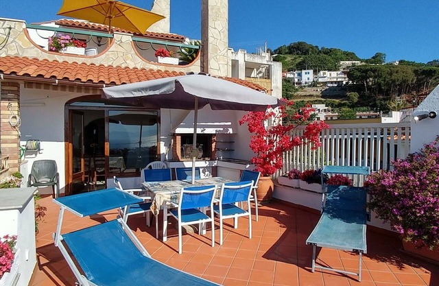 Lovely apartment for 9 guests with WIFI, A/C, TV and terrace