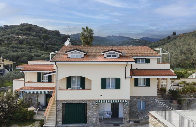 Lovely apartment for 2 people with WIFI, A/C, pool, terrace, pets allowed and panoramic view