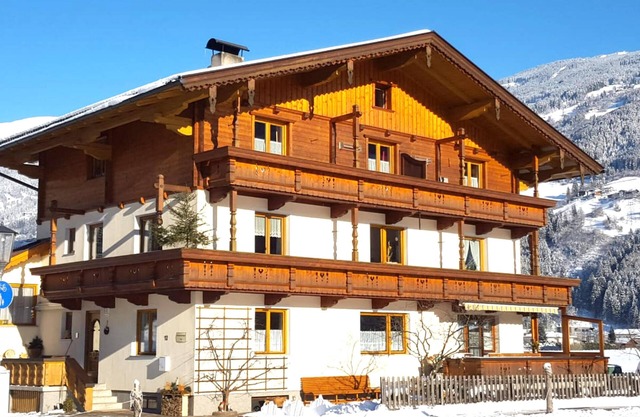 Lovely apartment with balcony and ski storage