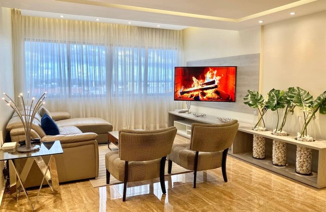 Lovely Apartment in the Heart of the City: Renovated, Stylish Decor