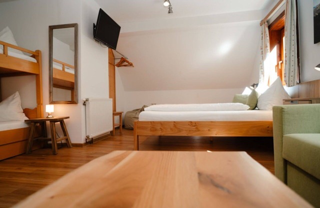 Lovely apartment for 6 people with WIFI, TV, patio and pets allowed