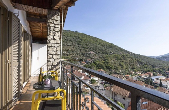 Lovely apartment for 5 people with A/C, WIFI, TV and balcony